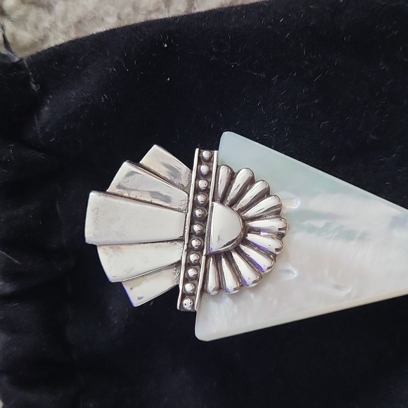 Silver and shell pierced earrings - Picture 2 of 3